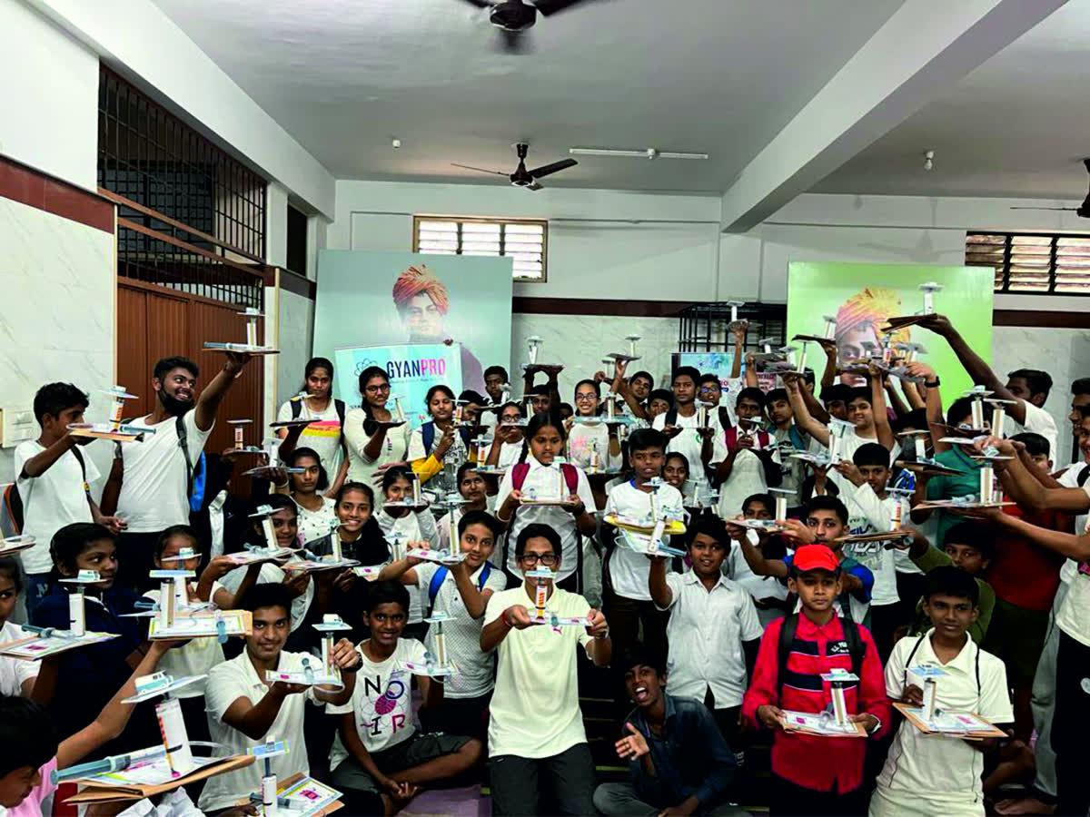 Students displaying hands-on STEM projects at a CSR and NGO workshop