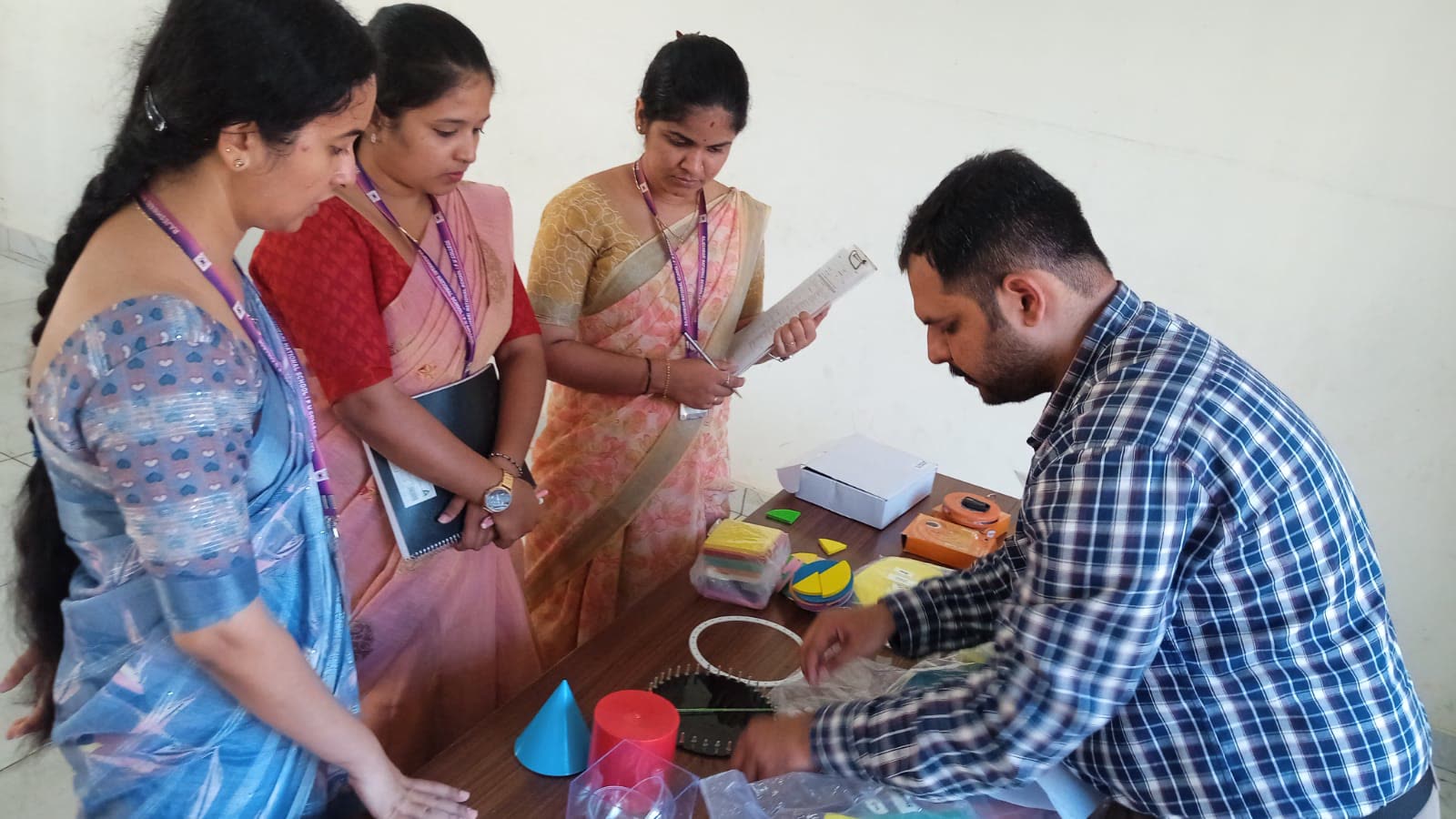 Teachers learning to use practical resources